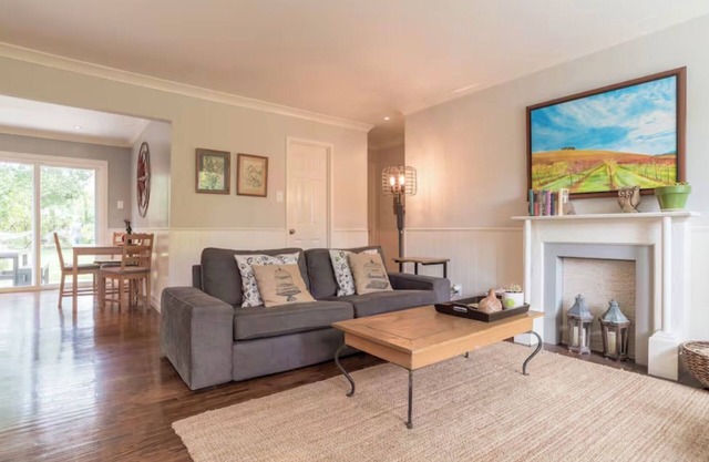 Charming and Centrally Located Sonoma 2-Bdrm house with WiFi and AC in Kenwood