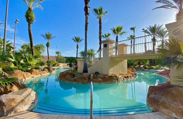 Charming and Comfy Townhouse at Regal Palms Resort, just 15 minutes from Disney