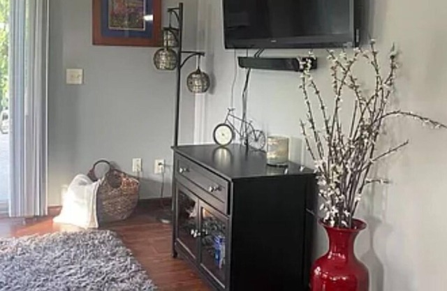 Charming and cozy 3bed 1bath home