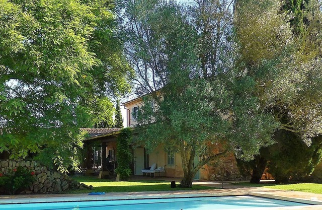 Charming and quiet private villa on large property with pool, sauna and gym