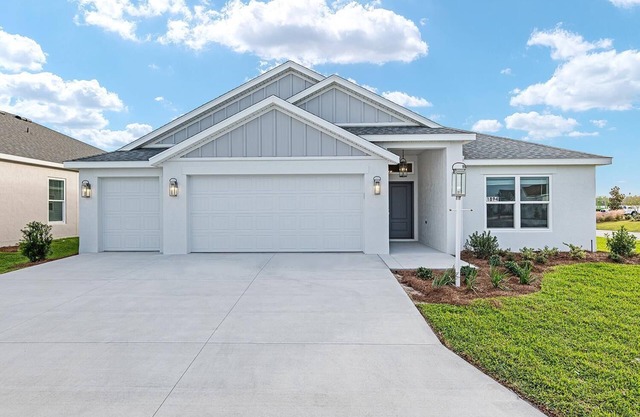 Charming and spacious three-bed, three-bath brand new house in The Villages