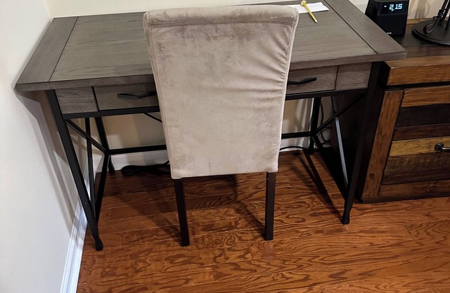 Charming and spacious bedroom, with ensuite bathroom in phenomenal Cary