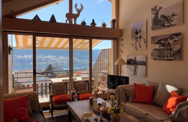 Charming apartment on Lake Saint-Point