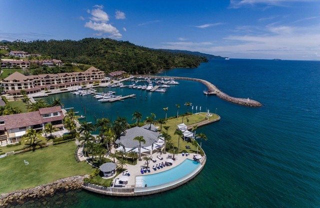 Charming Apartment in Puerto Bahía The Bannister with Balcony and Sea View.