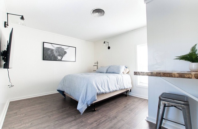 Charming apartment near Parkview Stadium in Fort Wayne