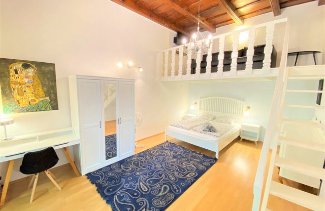 Charming apartment with stained glass windows (Center of Prague)