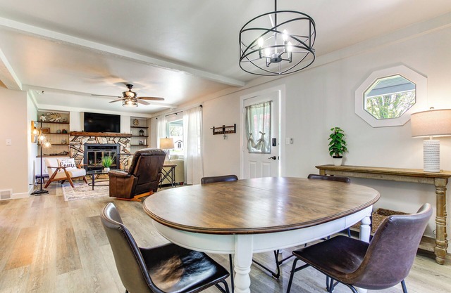 Charming Appleton Getaway ~ 3 Mi to Downtown!