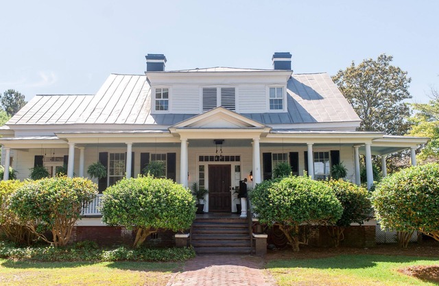 Charming Azalea Suite Getaway