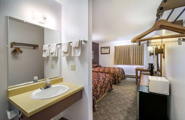 Charming B&B Actual driving 30 MILES FROM MEDORA AND TEDDY ROOSEVELT PARK