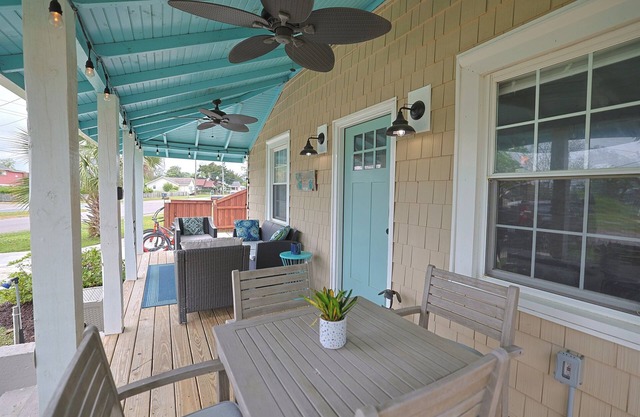 Charming Beach Cottage-1 block to beach/boardwalk
