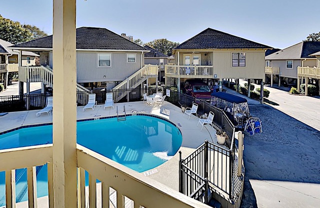 Charming Beach Cottage | Steps to Sun & Sand | Guest Cottage 14