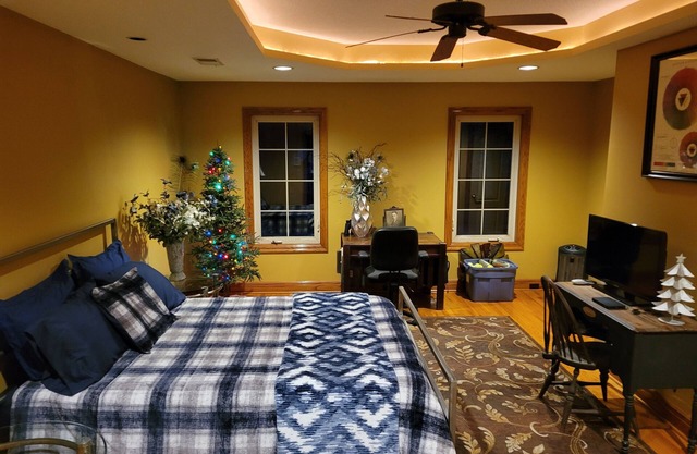 Charming bed & breakfast in Wellington with WiFi and AC