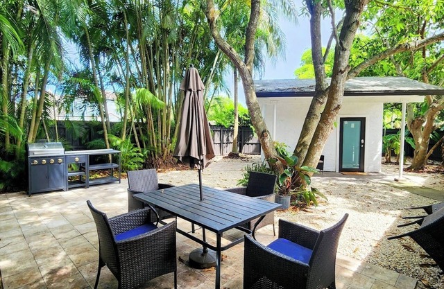 Charming bed & breakfast with WiFi and AC in lovely Miami