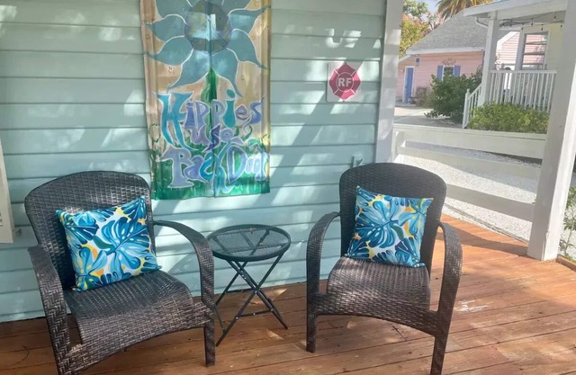 Charming Bungalow Downtown