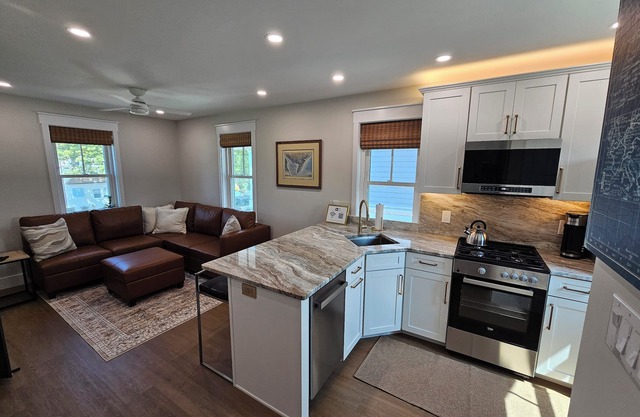 Charming bungalow in serene north Ocean City neighborhood. 6min walk to beach.