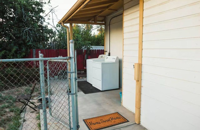 Charming bungalow with AC and WiFi in soothing Loma Linda