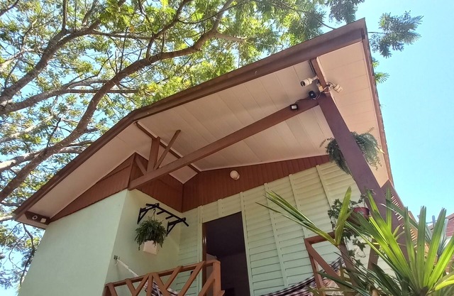 Charming cabin in brilliant Centro Montenegro with WiFi, AC, outdoor fireplace