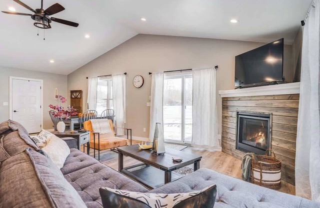 Charming Cabin by Tagalong Golf Course