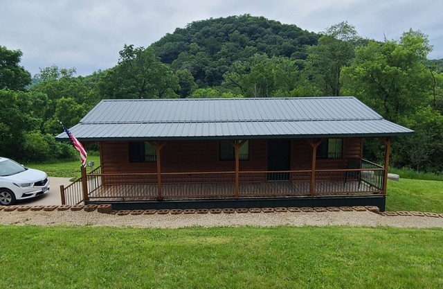 Charming Cabin in the Woods and Near the Mississippi