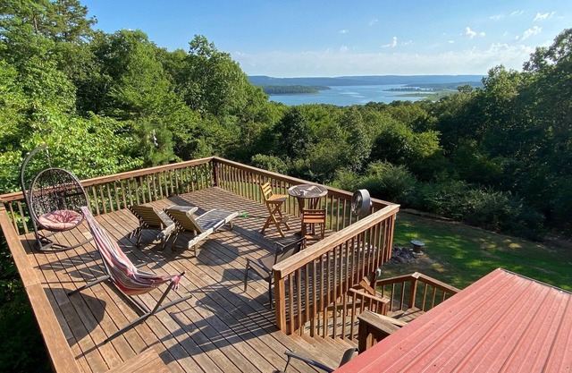 Charming Cabin! Minutes to Greers Ferry lake and Sugarloaf!