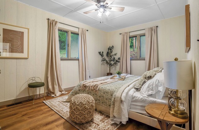 Charming Cabin on Lake Malone – Perfect Getaway! ~Lakefront w/firepit~