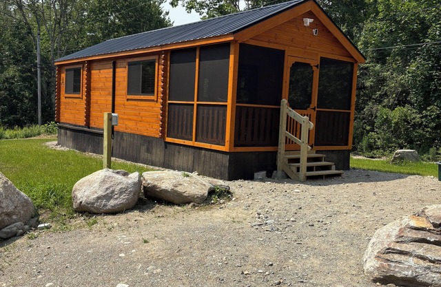 Charming cabin with WiFi and AC in marvelous Trenton