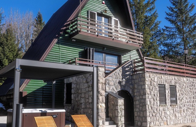 Charming Casa Natura with Hot Tub and Sauna