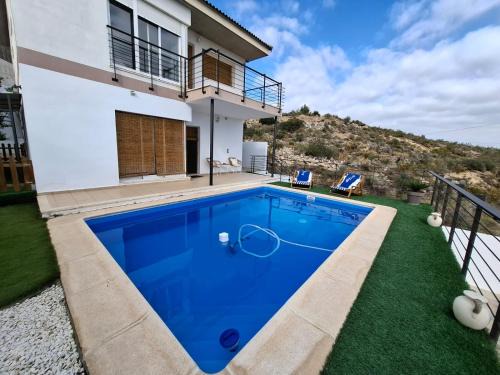 Charming Chalet in Chiva with 3 Bedrooms