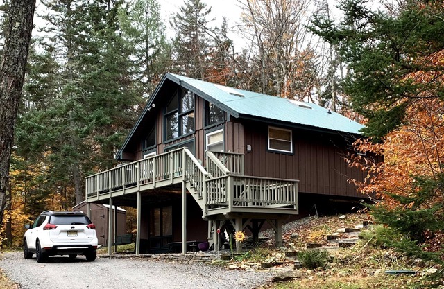 Charming Chalet nestled in the woods of Stratton, close to ski resorts & more