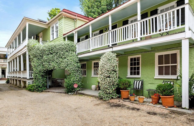 Charming Charleston Suite |Sleeps 4| Historic Area