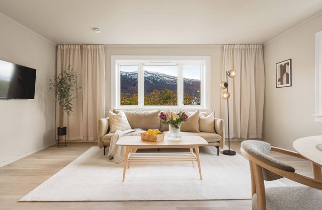 Charming city apartment - Scenic views