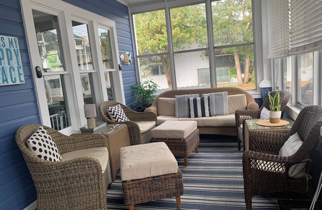 Charming Cottage in Lakeside close to Lake, Downtown & Central Park