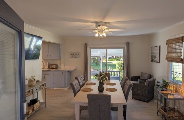 Charming Coastal Retreat in Willowbank near Downtown Georgetown