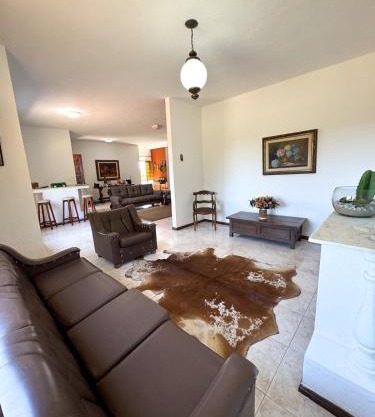 Charming Colonial Countryside Home with Wifi