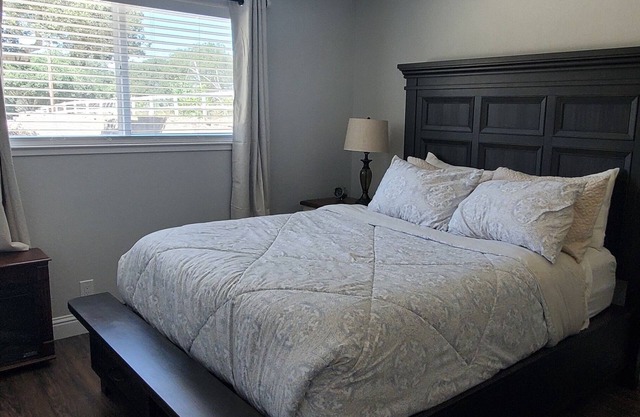 Charming & Comfortable 2bed/1bath house in the country