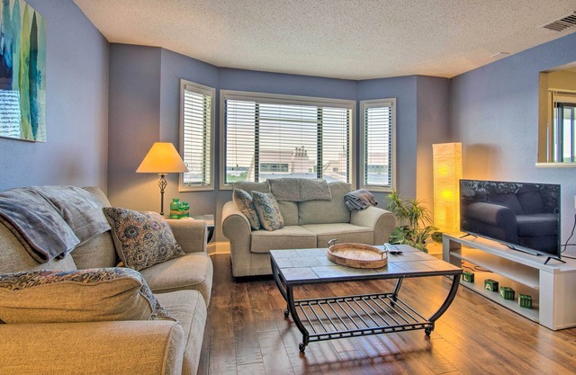 Charming Condo w/Pool Access in Osage Beach!