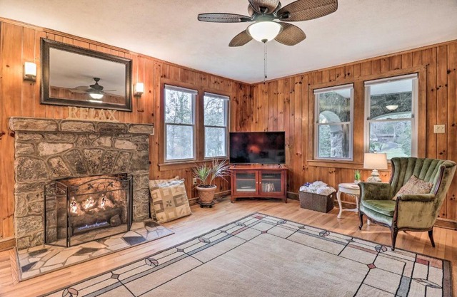 Charming Cottage Close to Hiking and Biking!