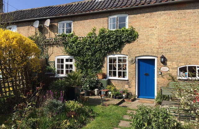 Charming cottage for two close to Suffolk Heritage Coast