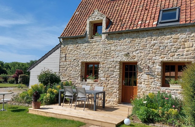 Charming cottage in a manor house of the sixteenth century 5 minutes from the sea.