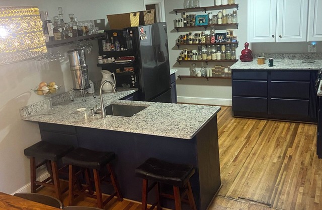 Charming cottage in downtown Columbia. Convenient to Fort Jackson and USC