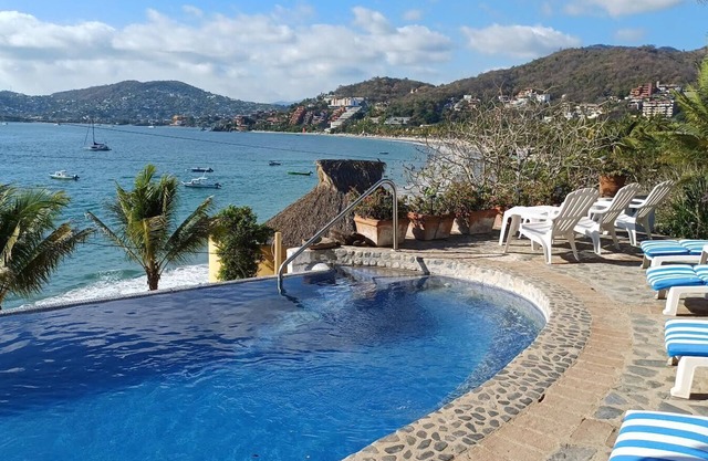 Charming cottage in gorgeous La Ropa Beach, Zihuatanejo