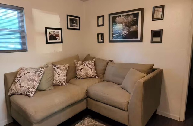 Charming cottage in Royal with WiFi and AC - perfect getaway