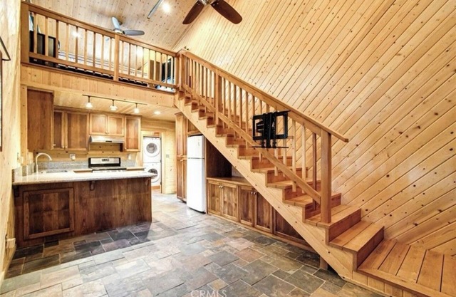 Charming cottage in welcoming Chico with WiFi, AC