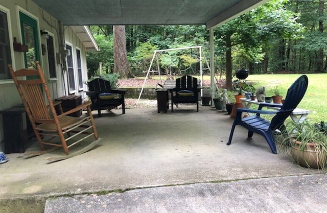 Charming cottage in wooded location