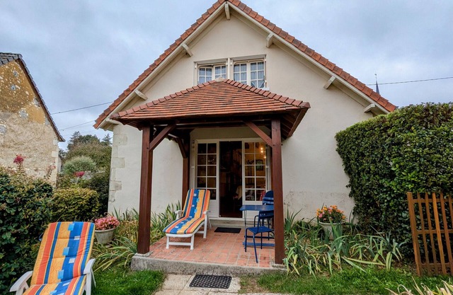 Charming Cottage Near Valençay Castle, 3 Beds, Garden, and Close to Beauval Zoo