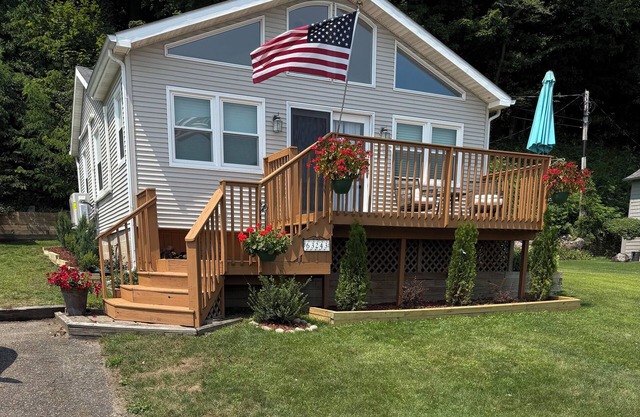 Charming cottage on Crystal Clear Birch Lake - Perfect getaway