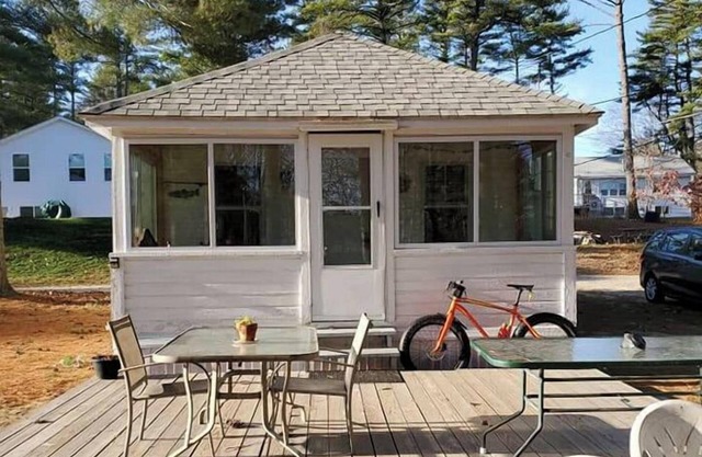 Charming Cottage w/Water Access on Crescent Lake - Perfect Couple’s Getaway!