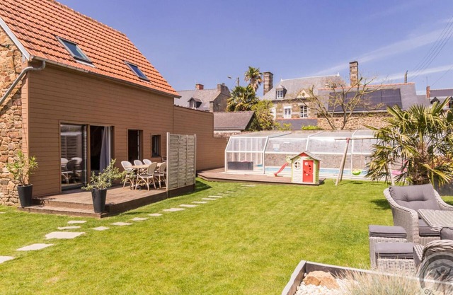 Charming Cottage with Shared Heated Pool, Near Mont St-Michel