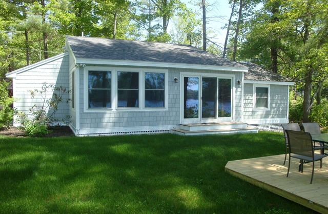 Charming cottage with stunning views and 180' of waterfront on Little Sebago.