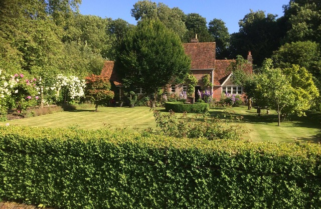 Charming country cottage in a very quiet village in Dorset. 5 double bedrooms.